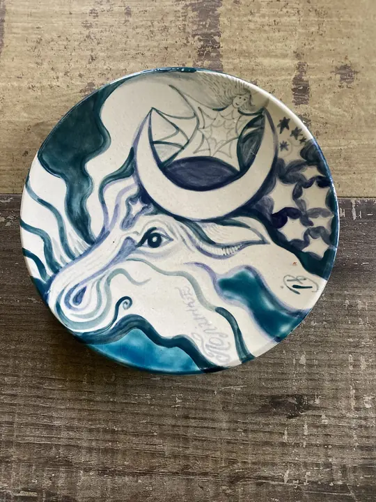 Plato decorativo con luna y olas